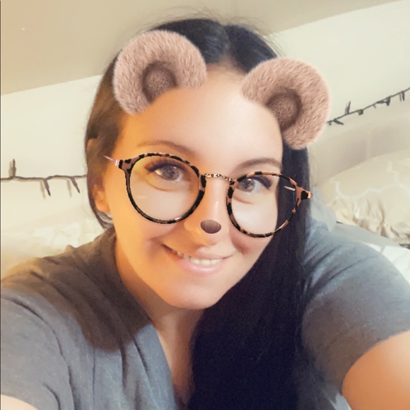 Meet your Posher, Jessica - Picture 1 of 2